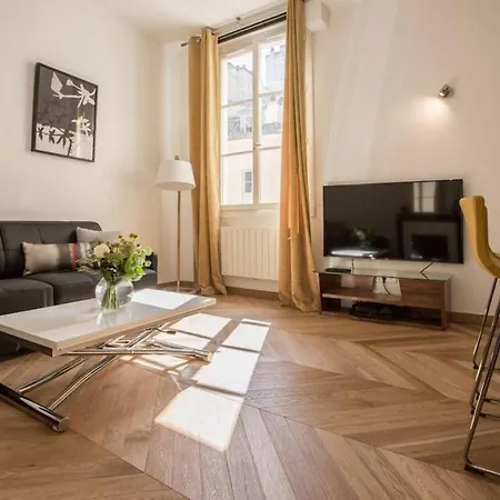 Designer Flat, Steps From Place Des Vosges, Le Marais Apartment