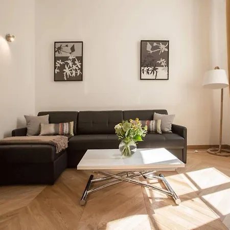 Designer Flat, Steps From Place Des Vosges, Le Marais Apartment *